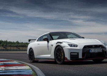 Новий Nissan GT-R не стане “електричкою” і збереже легендарне серце V6 (ФОТО)