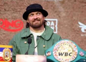 Усик погодився на бій із Ф’юрі: Прошу мільярд