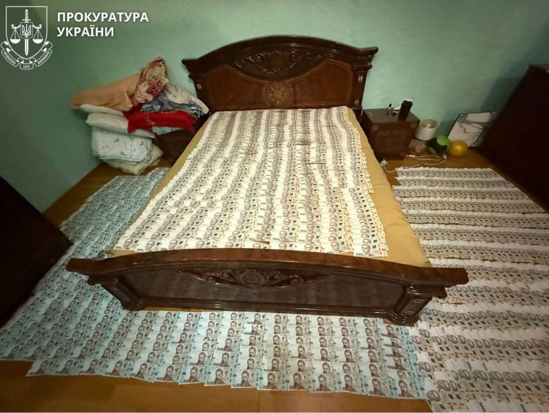 У Сумах викрито сутенерку, яка намагалася втягнути 16-річну сироту в проституцію