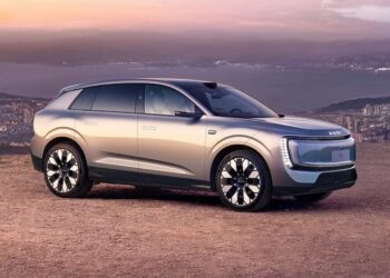 Електричний кросовер AUDI E7X «показав» свій розкішний інтер’єр (ФОТО)