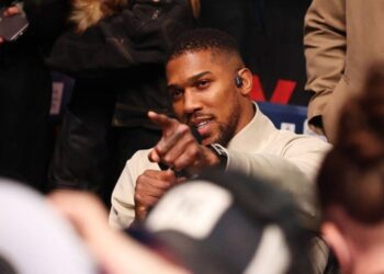 Реакція без слів: Джошуа жестом відповів на виклик Ф’юрі