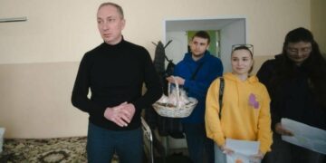 Олег Григоров напередодні Великодня відвідав поранених воїнів і передав допомогу захисникам та дітям Сумщини