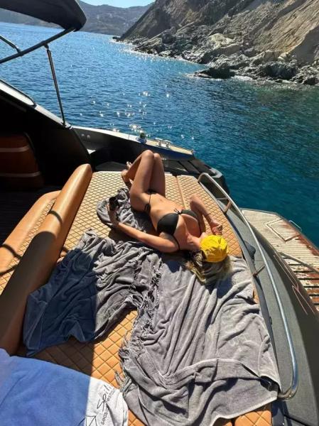 ФОТО. Сексуальна волейболістка з США показала пікантні фото з відпочинку