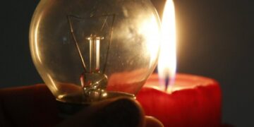 Графіки відключень на пʼятницю: чи будуть вимикати світло після масованого обстрілу