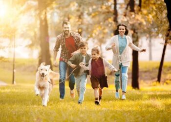 ХТО МОЖЕ СТАТИ ПРИЙОМНИМИ БАТЬКАМИ?