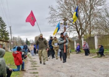 Кролевеччина попрощалася з Героєм — Олександром Пархоменком