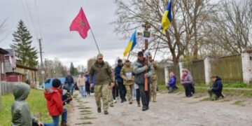 Кролевеччина попрощалася з Героєм — Олександром Пархоменком