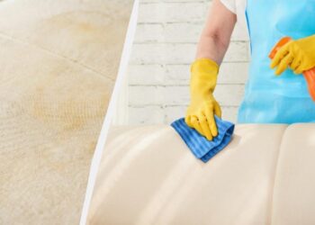 Матрац і подушки будуть як нові: найкращі засоби для чищення текстилю вдома