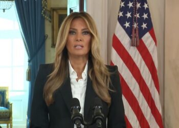 Меланія Трамп хитро дистанціювалася від чоловіка, і на це є причина, – Mirror