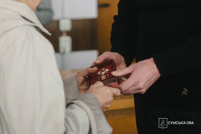 На Конотопщині родинам полеглих Героїв передали державні нагороди