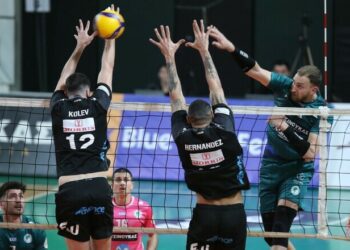 Нервова поразка на виїзді. Команда українця знову не зуміла вийти у фінал