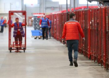 “Нова пошта” підвищує ціни: скільки доведеться платити за доставку з 13 квітня