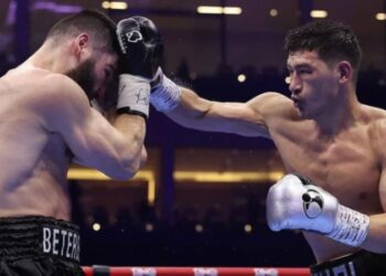 Тренер Бетербієва звинуватив команду Бівола в затягуванні третього бою