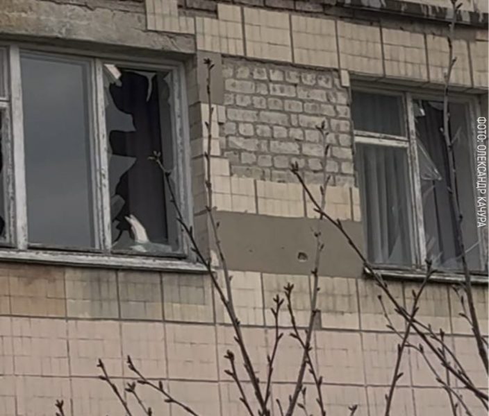 У Конотопі зафіксовано приліт у центрі міста: пошкоджені багатоповерхівки (Фото)