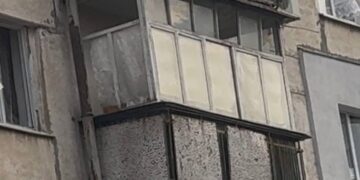 У Конотопі зафіксовано приліт у центрі міста: пошкоджені багатоповерхівки (Фото)