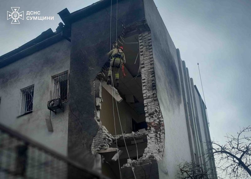 У Конотопі завершили аварійно-відновлювальні роботи після ранкової атаки