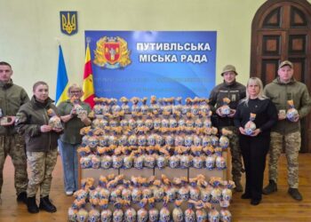 У Путивльській громаді передали великодні паски військовим