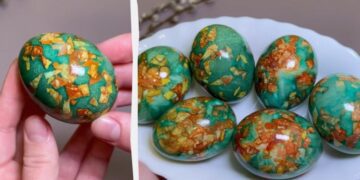 Українка показала, як вона готує мармурові яйця на Великдень: бабусин спосіб