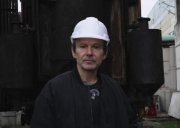 Вакарчук на зруйнованій ТЕС ДТЕК закликав міжнародну спільноту допомогти відновленню енергетики