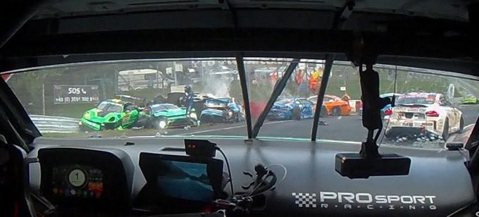 ВІДЕО. Гонку Ферстаппена зупинено через жахливу аварію. Є постраждалі