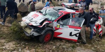 ВІДЕО. Машина влетіла у натовп. Жахлива аварія у ралі вбила глядача