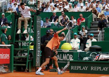 ВІДЕО. Медведєв залишив Монте-Карло і розбив ракетку багато разів