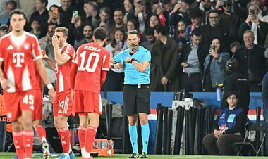 ВІДЕО. &laquo;Тобі сподобалося?&raquo; Зустріч Енріке і Компані після видовища в ЛЧ