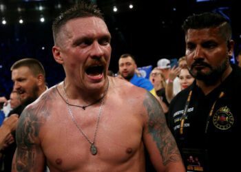 ВІДЕО. Усик показав силу свого удару перед боєм з Верховеном