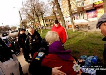 З небезпечної громади – до рідних: поліція Сумщини евакуювала 8 людей