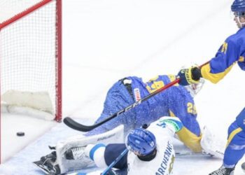 На чемпіонаті світу з хокею українці програли збірній Казахстану