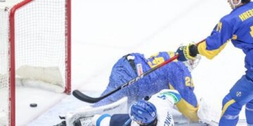 На чемпіонаті світу з хокею українці програли збірній Казахстану