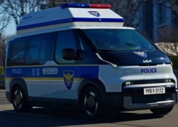 ШІ та дрон на даху: Kia запускає у виробництво поліцейське авто майбутнього (ВІДЕО)
