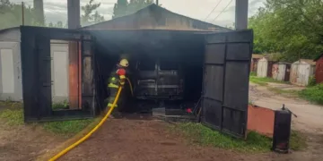Запобігли вибуху газу: у Сумах рятувальники ліквідували масштабну пожежу в гаражному кооперативі