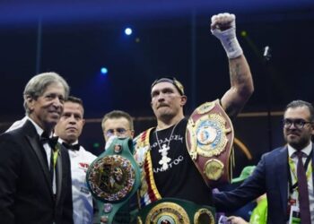 На кону бою Усик – Верховен стоятимуть два чемпіонські титули