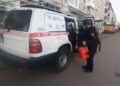 Евакуація з прикордоння Сумщини: співробітники ДСНС вивезли жінку