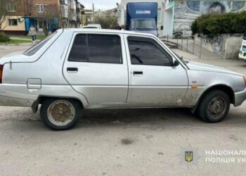 В Охтирці 35-річна жінка угнала авто, врізалася в іншу автівку та залишила місце ДТП