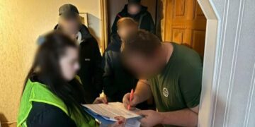 Оформив опіку, щоб втекти за кордон, і одразу повернув підопічного в Україну: на Сумщині викрили схему експлуатації людини