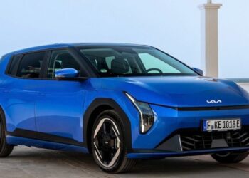 Потужніший та з повним приводом: KIA розсекретила нову версію електрокара EV4 (ФОТО)