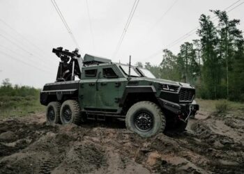 В Україні створили потужний евакуатор для бронетехніки (ФОТО)