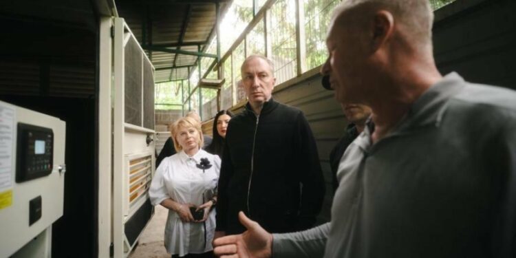 Лікарня на Сумщині отримала потужний генератор від Вселенського Патріарха
