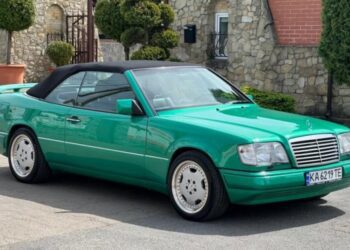 Єдиний у світі: унікальний Mercedes-Benz E320 Cabriolet 1996 року з’явився у Києві (ФОТО)