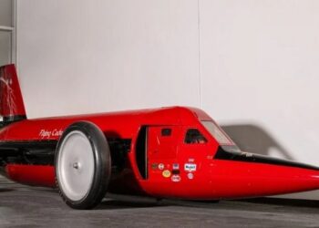 Розвиває понад 550 км/год: перше реактивне авто 1960 року продають за ціною BMW X3 (ФОТО)