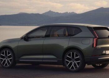 Новий Volvo ES60 помітили до прем’єри (ФОТО)