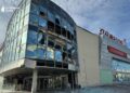 Нічна масована атака на Суми: пошкоджено багатоповерхівки, ТЦ та понад 10 автомобілів