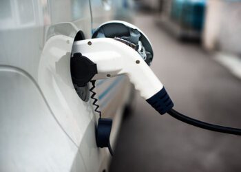 В Україні хочуть запровадити щомісячний податок на електромобілі