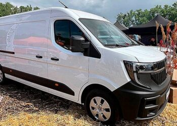 На Київщині аграріям представили новий Renault Master (ФОТО)