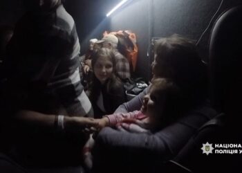 «Білі янголи» евакуювали 11 жителів Буринської громади з-під обстрілів
