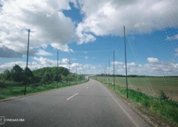 На Сумщині вже понад 400 км доріг захистили антидроновими сітками, — Олег Григоров