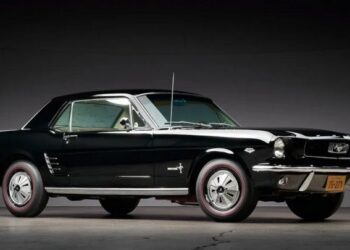 Не називайте його Mustang: на продаж виставили рідкісний 60-річний спорткар Ford T5 (ФОТО)
