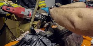 Рятувальна операція в приймальному відділенні: у Сумах визволяли чоловіка з «пастки» мотокультиватор